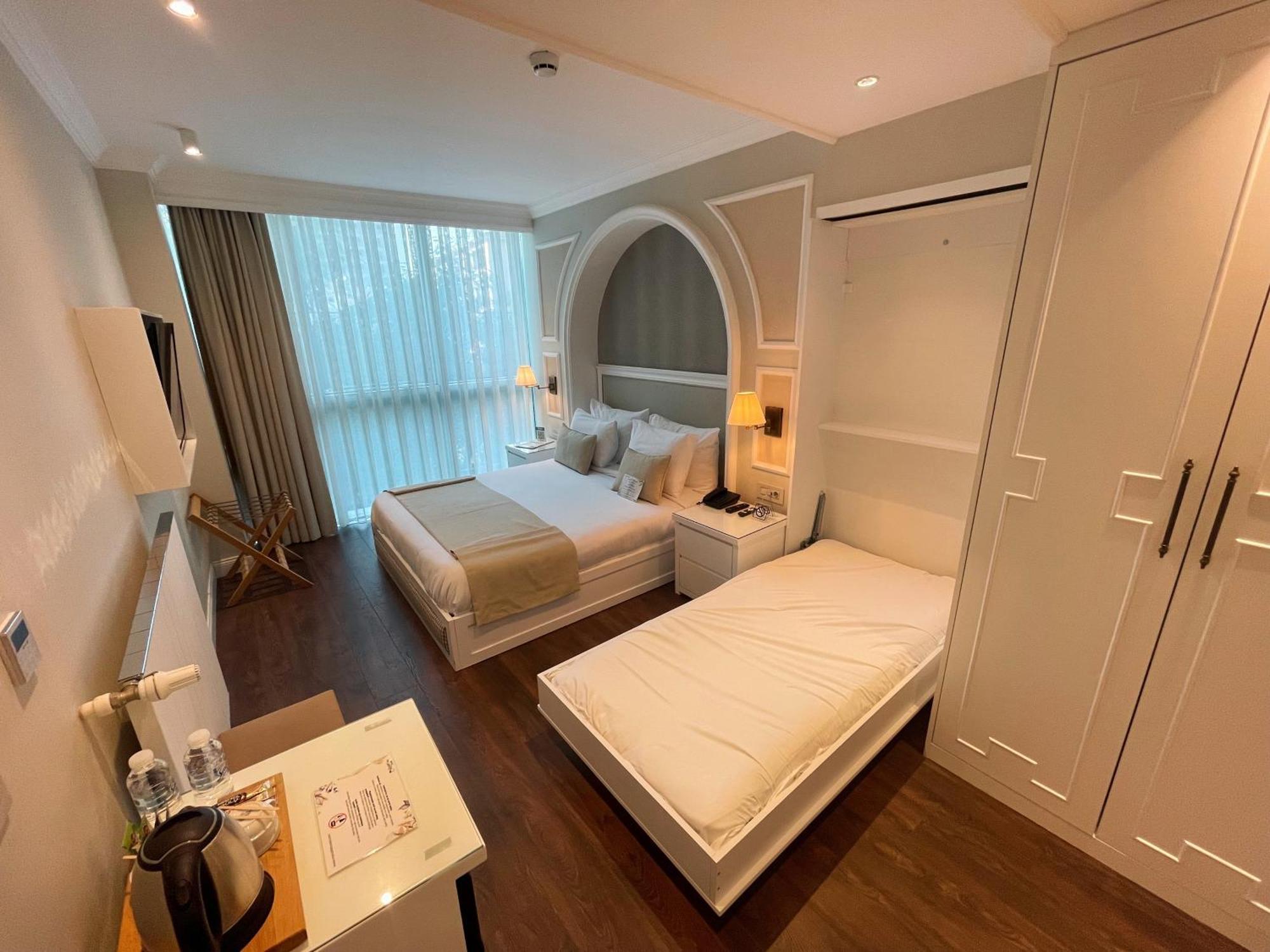 Dbd Hotel Bayrakli Измир Екстериор снимка